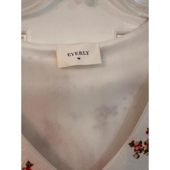 EVERLY Dress Womens Size M White Floral Babydoll Ruffle V Neck Eyelet Boho - Picture 4 of 8